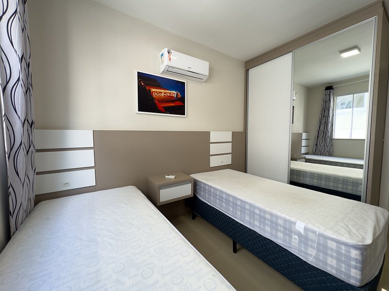 246 - Apartamento poucos passos da Praia de Bombas