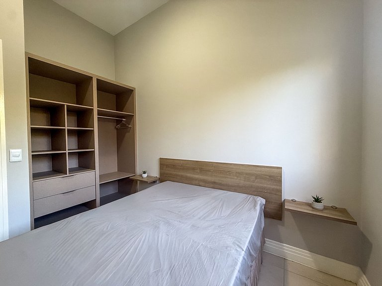 246 - Apartamento poucos passos da Praia de Bombas