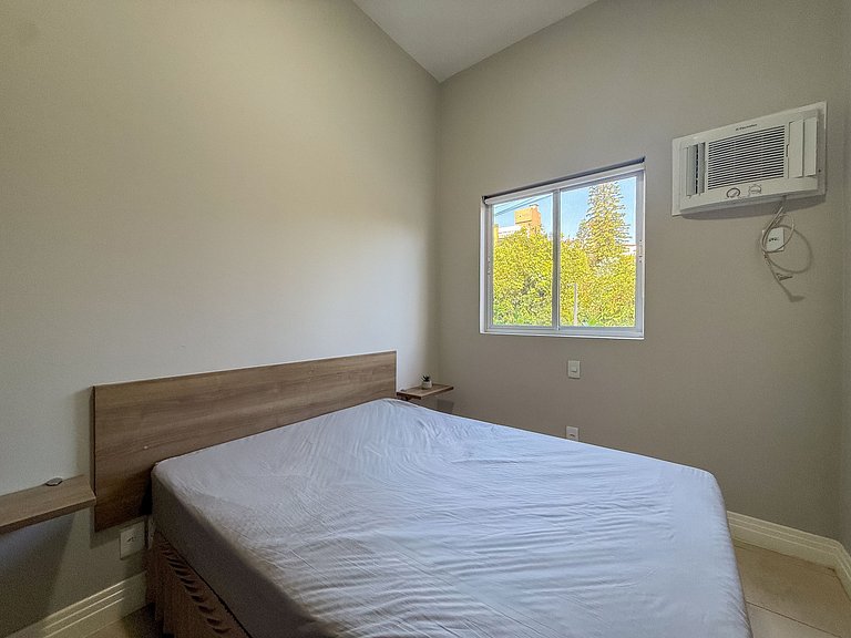 246 - Apartamento poucos passos da Praia de Bombas