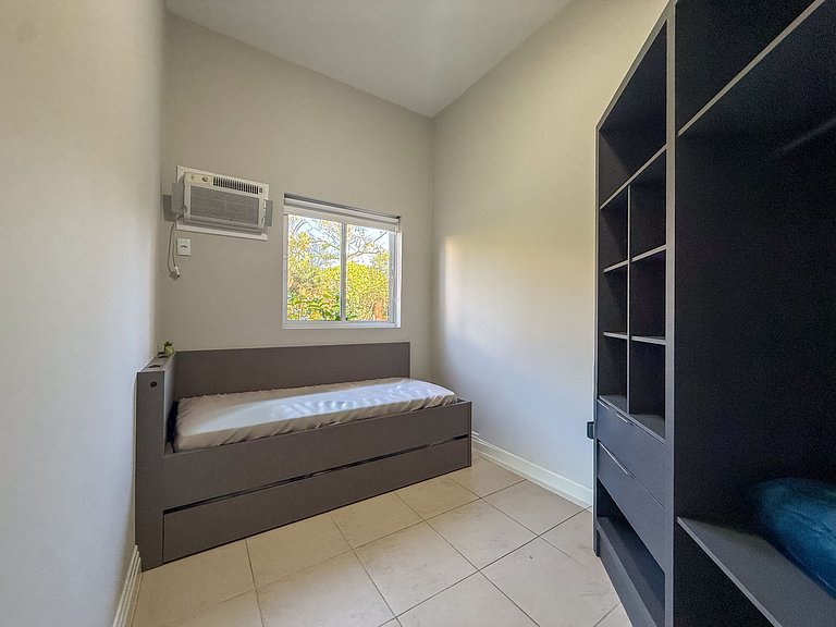 246 - Apartamento poucos passos da Praia de Bombas