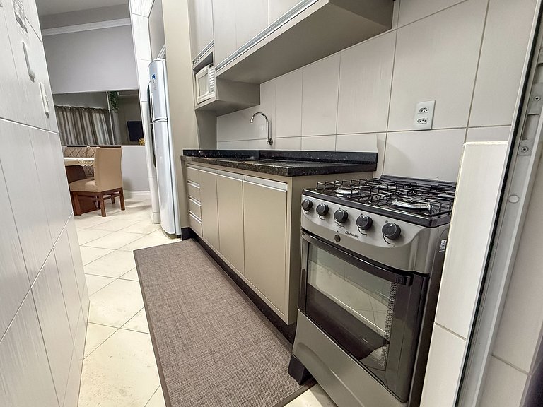 246 - Apartamento poucos passos da Praia de Bombas