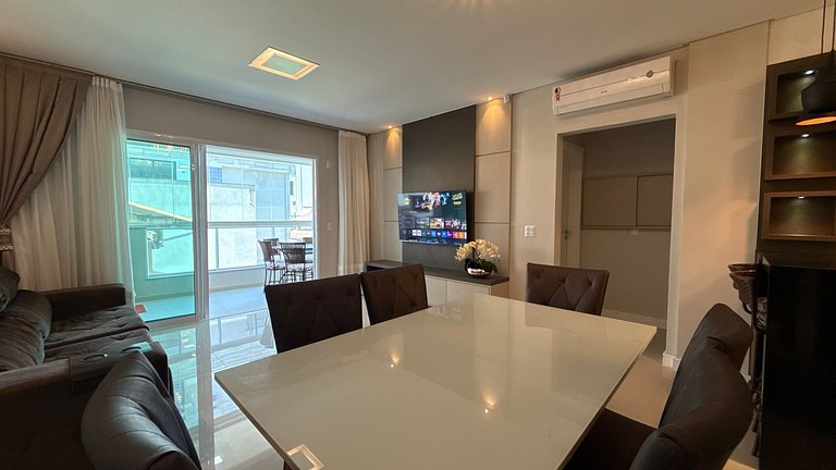 179 - Apto c/ 2 suítes 50m da praia de Mariscal