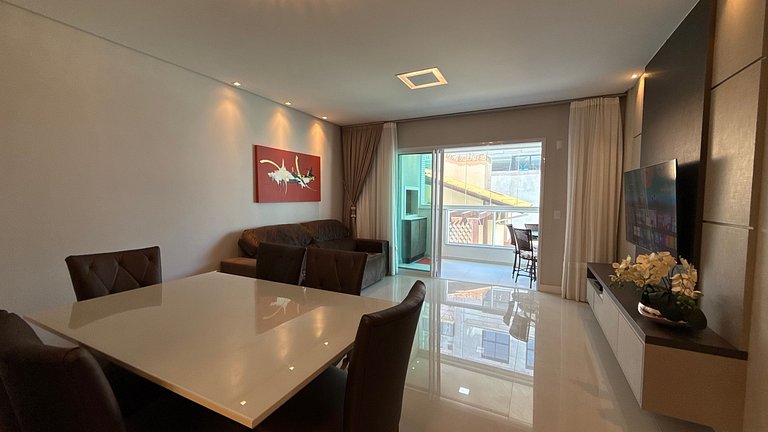 179 - Apto c/ 2 suítes 50m da praia de Mariscal