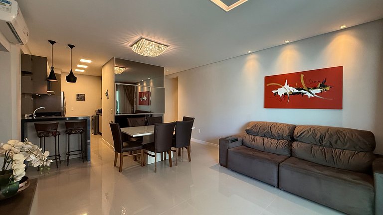 179 - Apto c/ 2 suítes 50m da praia de Mariscal