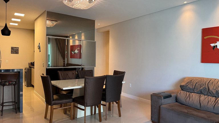 179 - Apto c/ 2 suítes 50m da praia de Mariscal