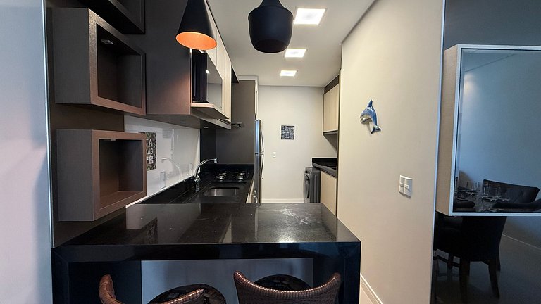 179 - Apto c/ 2 suítes 50m da praia de Mariscal