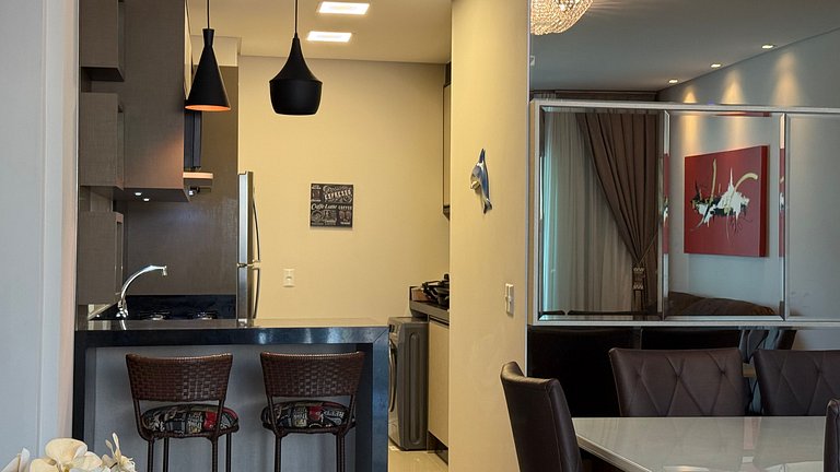 179 - Apto c/ 2 suítes 50m da praia de Mariscal