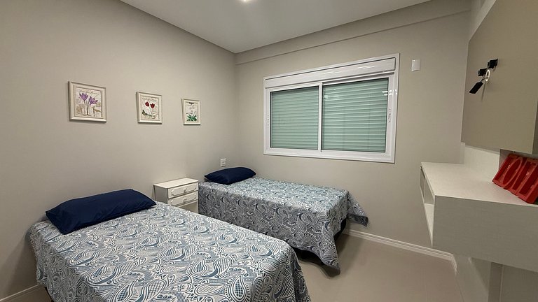 179 - Apto c/ 2 suítes 50m da praia de Mariscal