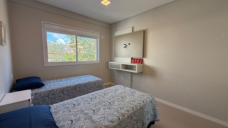 179 - Apto c/ 2 suítes 50m da praia de Mariscal