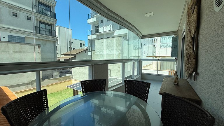 179 - Apto c/ 2 suítes 50m da praia de Mariscal