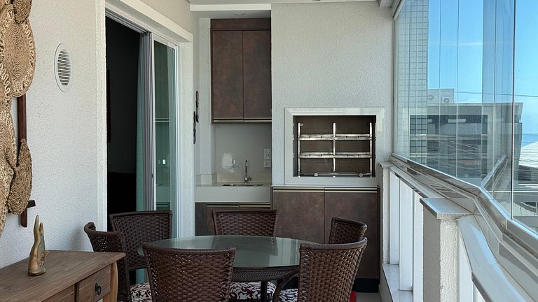 179 - Apto c/ 2 suítes 50m da praia de Mariscal