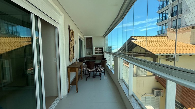 179 - Apto c/ 2 suítes 50m da praia de Mariscal