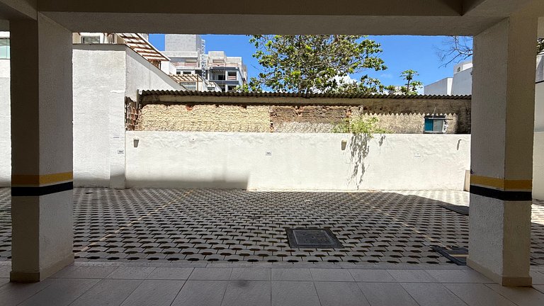 179 - Apto c/ 2 suítes 50m da praia de Mariscal