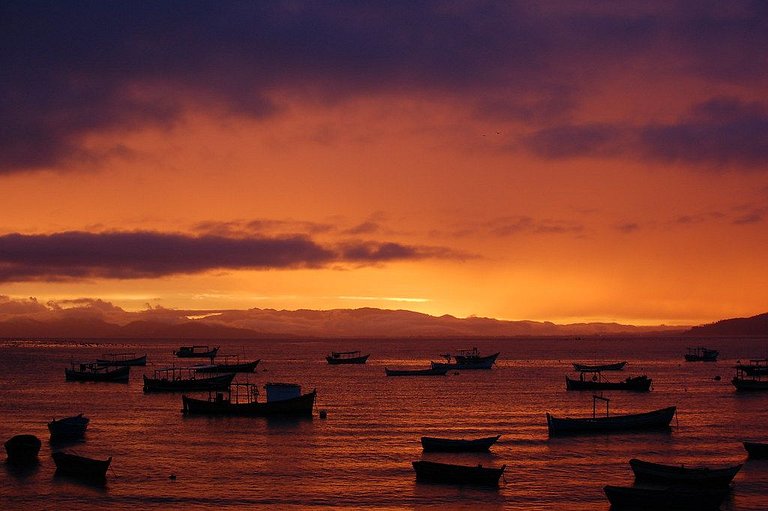 179 - Apto c/ 2 suítes 50m da praia de Mariscal