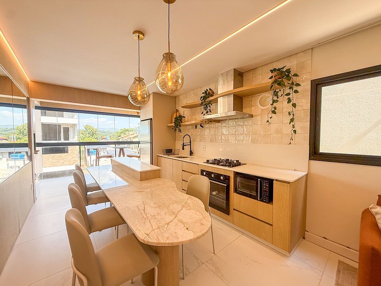 226 - Apartamento com 3 suítes praia de Mariscal