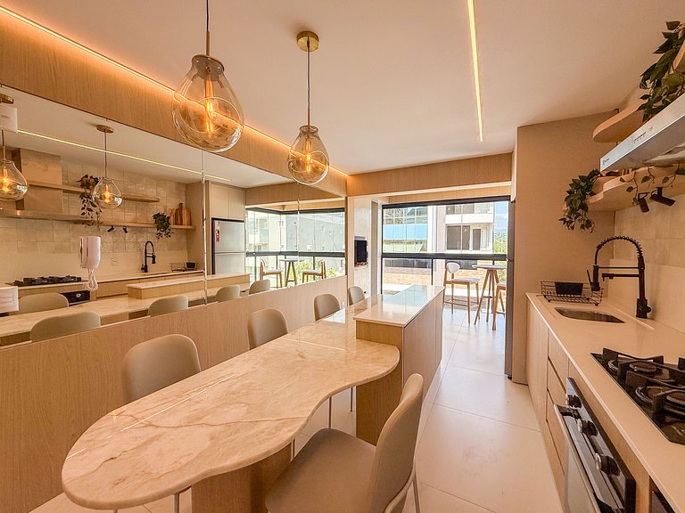 226 - Apartamento com 3 suítes praia de Mariscal