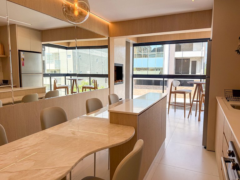 226 - Apartamento com 3 suítes praia de Mariscal