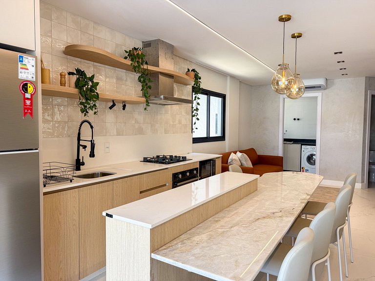 226 - Apartamento com 3 suítes praia de Mariscal