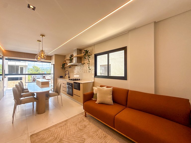 226 - Apartamento com 3 suítes praia de Mariscal