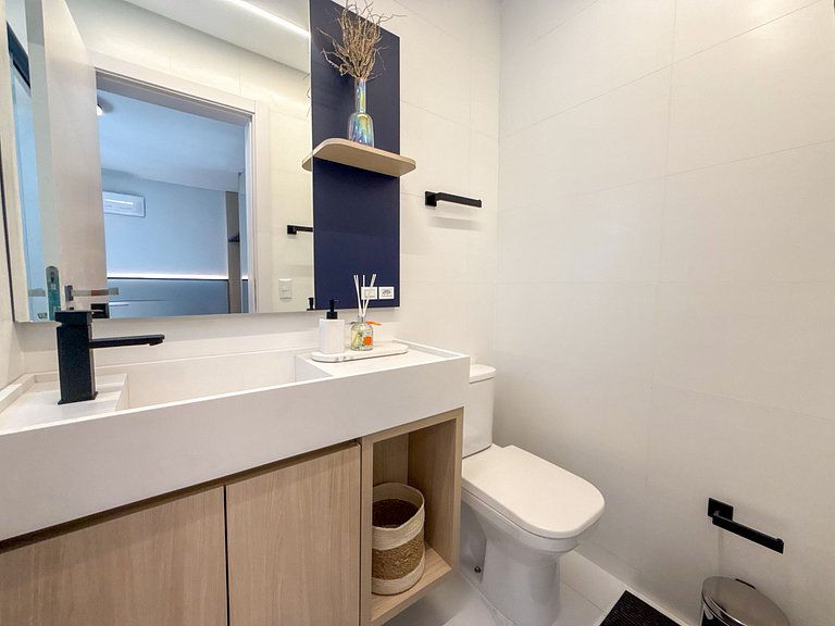 226 - Apartamento com 3 suítes praia de Mariscal