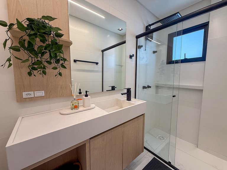 226 - Apartamento com 3 suítes praia de Mariscal