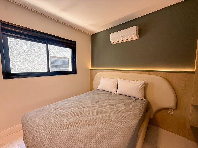 226 - Apartamento com 3 suítes praia de Mariscal