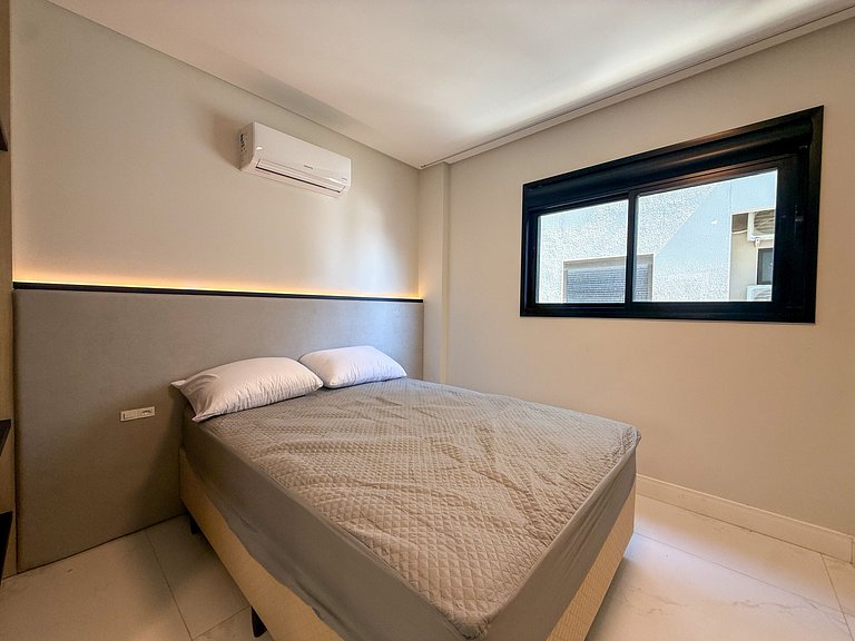 226 - Apartamento com 3 suítes praia de Mariscal