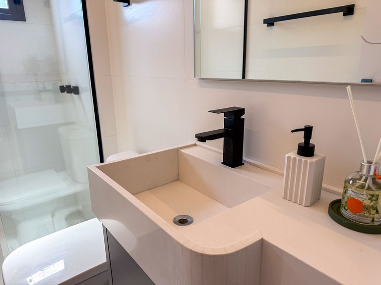 226 - Apartamento com 3 suítes praia de Mariscal