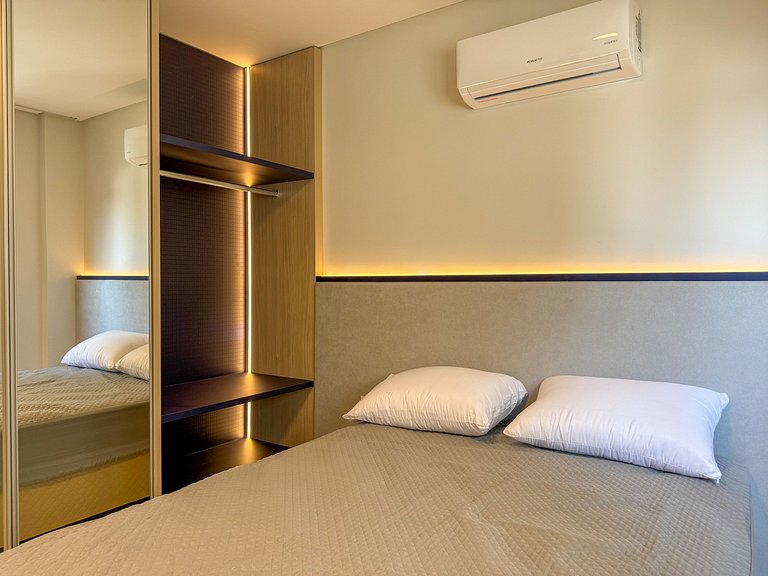 226 - Apartamento com 3 suítes praia de Mariscal