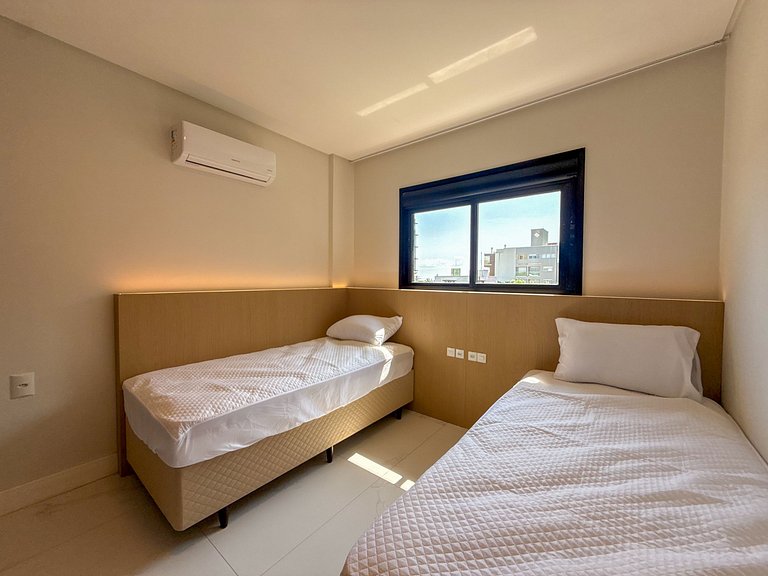 226 - Apartamento com 3 suítes praia de Mariscal