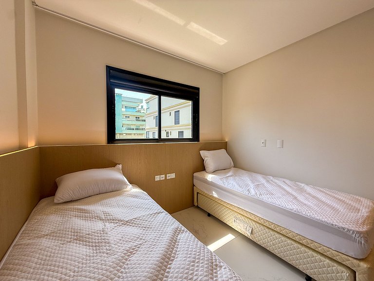 226 - Apartamento com 3 suítes praia de Mariscal