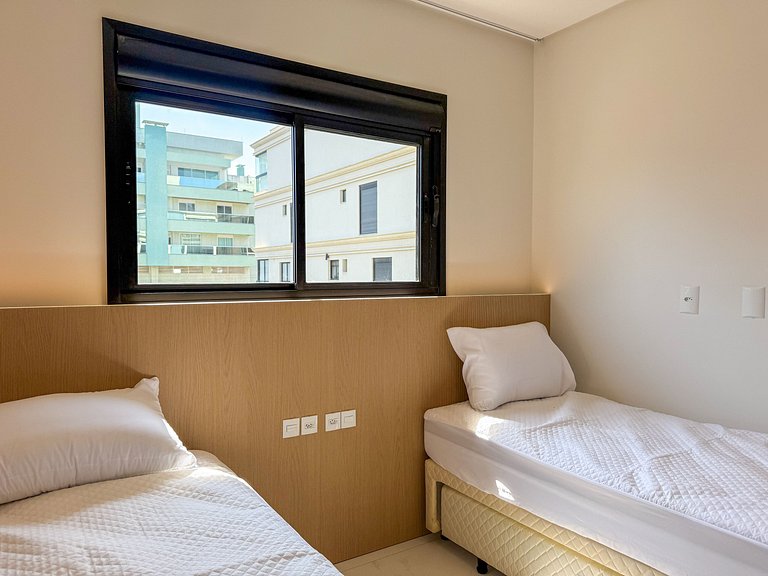 226 - Apartamento com 3 suítes praia de Mariscal