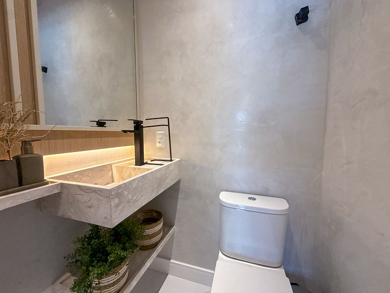 226 - Apartamento com 3 suítes praia de Mariscal