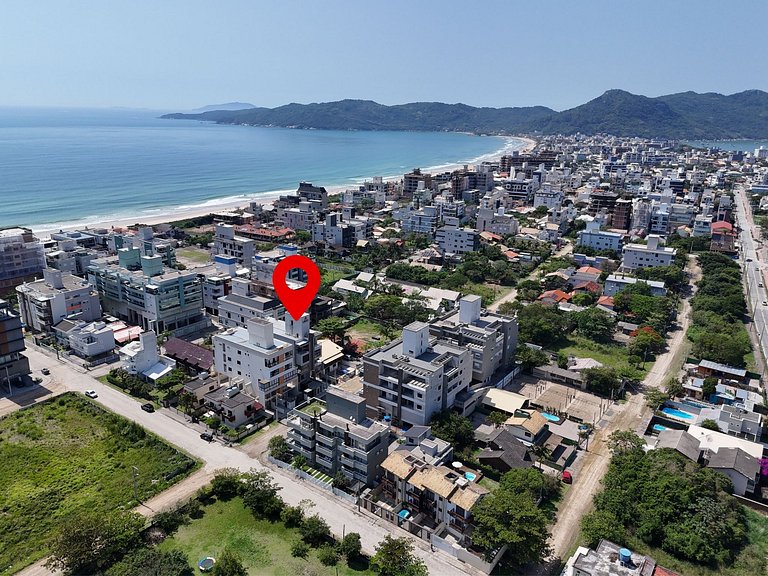 226 - Apartamento com 3 suítes praia de Mariscal