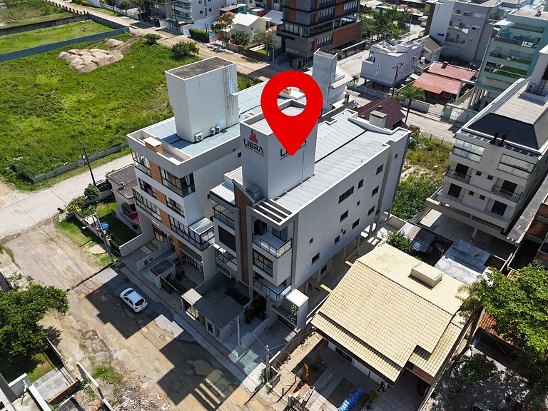 226 - Apartamento com 3 suítes praia de Mariscal