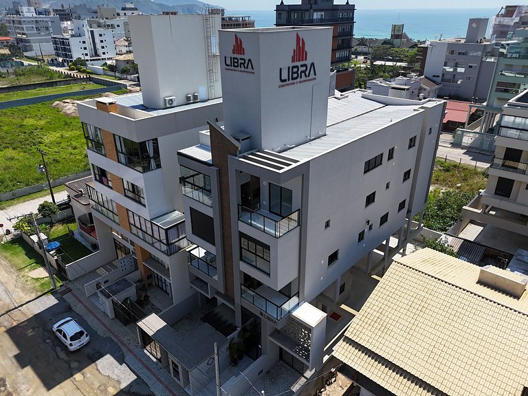 226 - Apartamento com 3 suítes praia de Mariscal