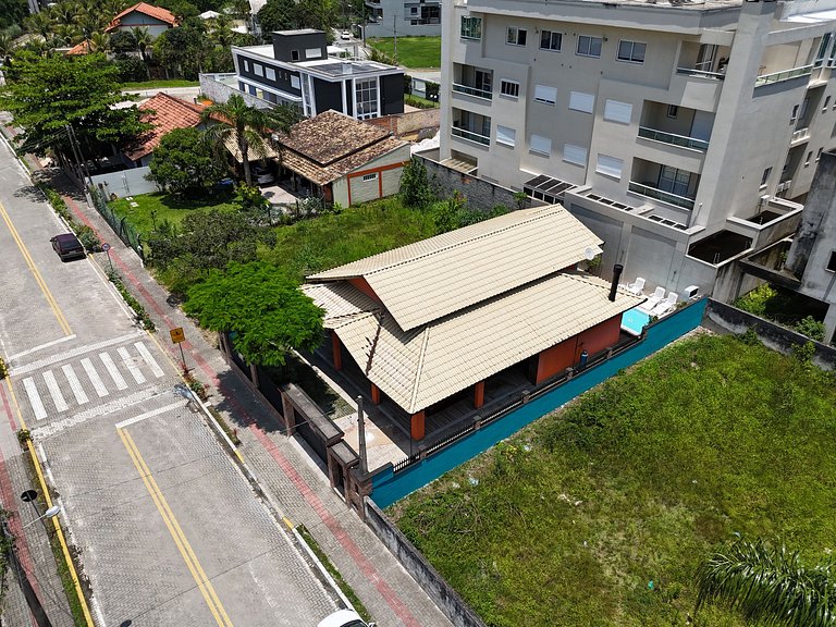 392 - Casa com padrão diferenciado para família