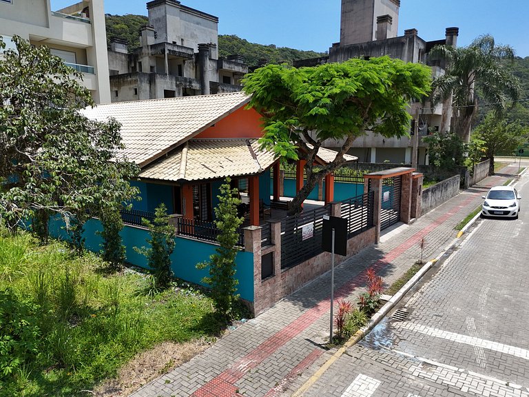 392 - Casa com padrão diferenciado para família