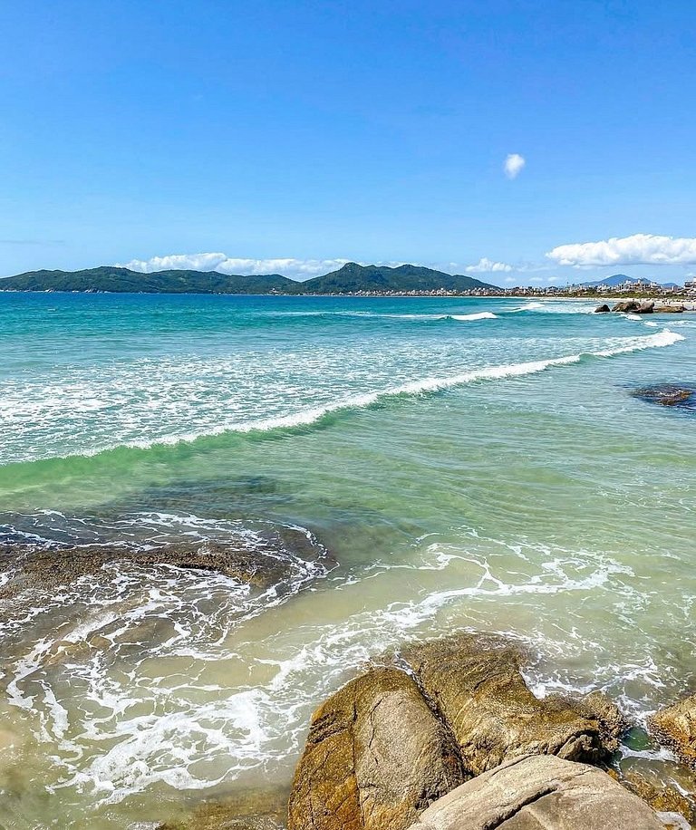 226 - Apartamento com 3 suítes praia de Mariscal