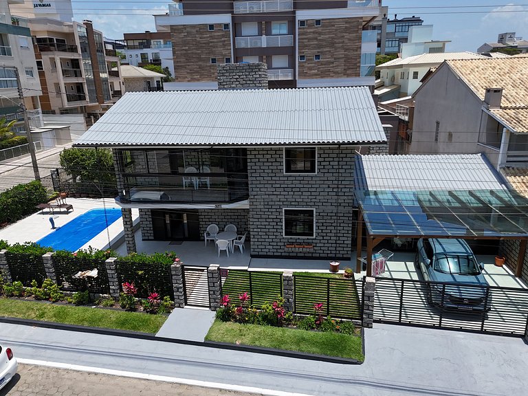 134 - Excelente Casa com 4 quartos a 50mts do mar em Canto G