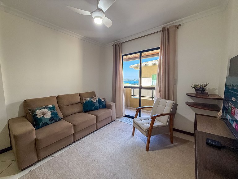 267 - Apto na Av. principal a 50m da praia de Bombas