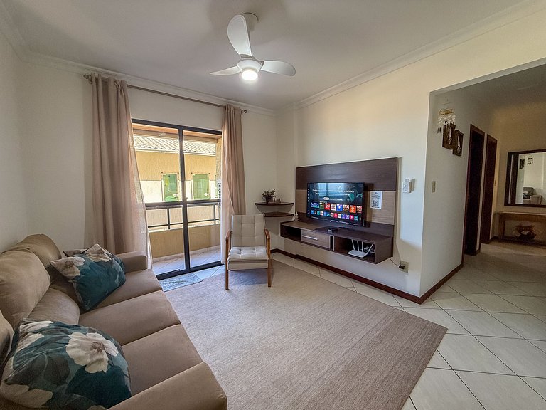 267 - Apto na Av. principal a 50m da praia de Bombas