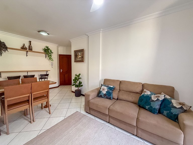 267 - Apto na Av. principal a 50m da praia de Bombas