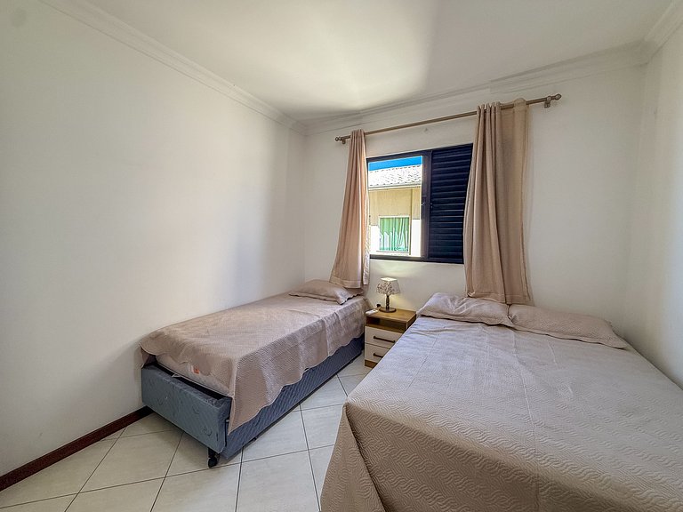 267 - Apto na Av. principal a 50m da praia de Bombas