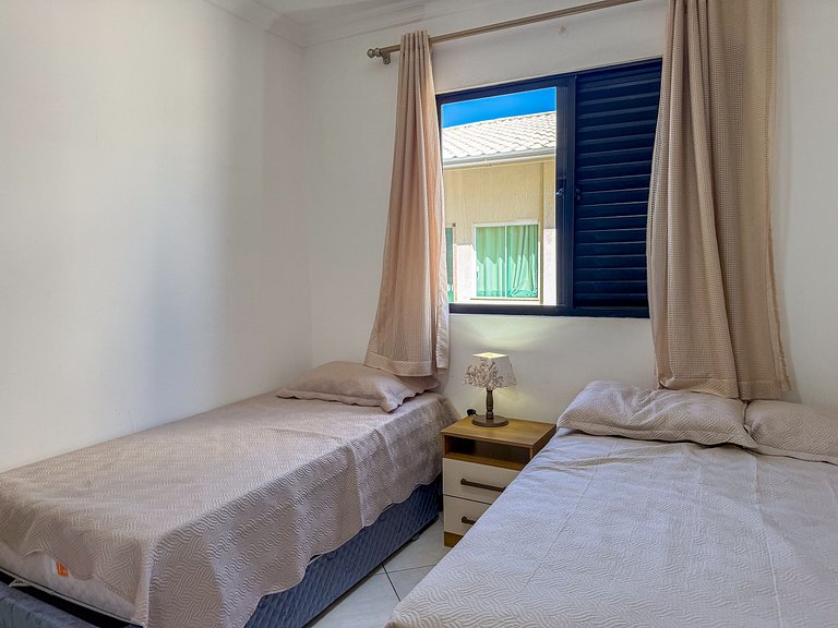 267 - Apto na Av. principal a 50m da praia de Bombas