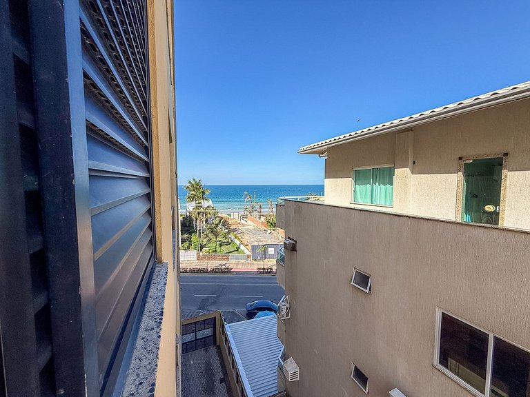 267 - Apto na Av. principal a 50m da praia de Bombas