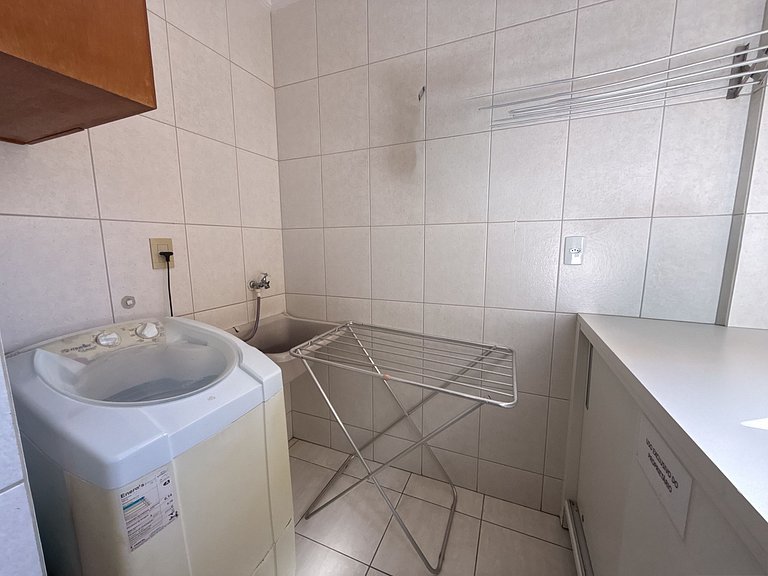 267 - Apto na Av. principal a 50m da praia de Bombas