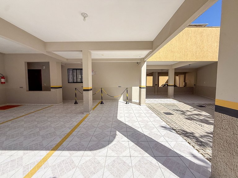 267 - Apto na Av. principal a 50m da praia de Bombas