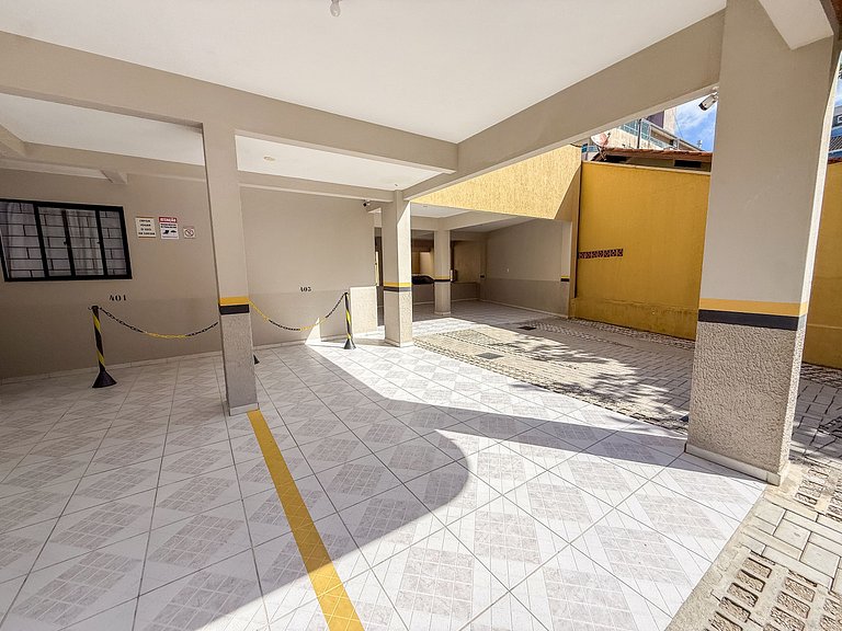 267 - Apto na Av. principal a 50m da praia de Bombas