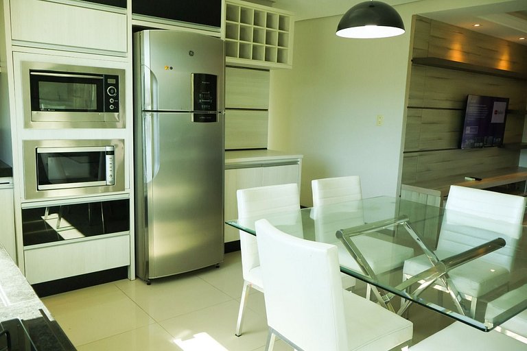 424 - Casa Com 04 Quartos e Piscina em Zimbros